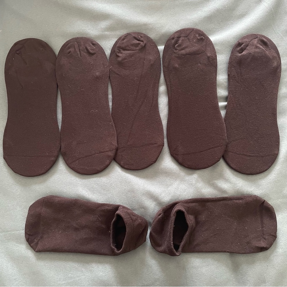 NWOT set of 6 black no-show socks with heel grip